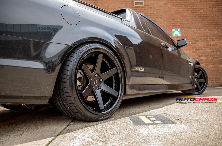 HOLDEN-COMMODORE-ALTAIR-MATTE-BLACK-WITH-GLOSS-BLACK-LIP
